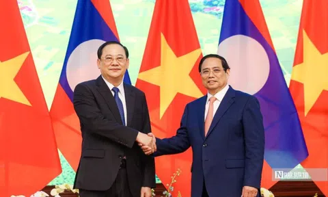 Thủ tướng Phạm Minh Chính làm việc với Thủ tướng Lào Sonexay Siphandon