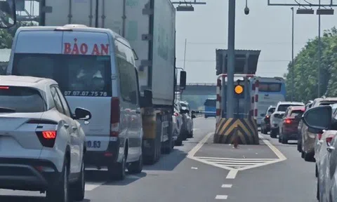Ùn tắc nghiêm trọng trên đường cao tốc Phan Thiết-Dầu Giây, TP HCM-Long Thành-Dầu Giây