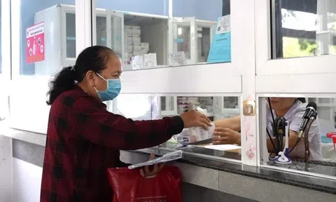 Ngừng cấp thẻ BHYT giấy từ 1/6, người dân cần chuẩn bị gì khi đi khám bệnh?