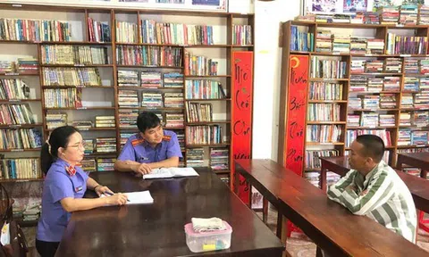 Một phạm nhân treo cổ tự sát