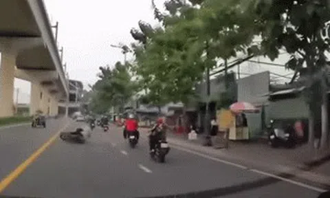 Clip: Cú ra chân ác ý, đạp nam thanh niên ngã sõng soài giữa đường, gã đàn ông được dự đoán sẽ sớm "lên phường"