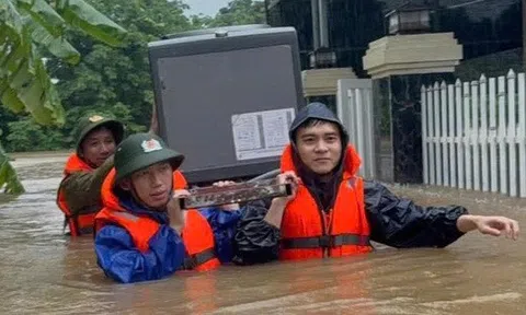 Miền Trung đối mặt lũ mùa hè hiếm thấy