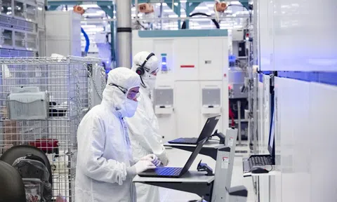 Intel 'dự kiến sa thải 10.000 nhân viên nhà máy'