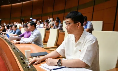 Thông qua cơ chế gỡ "điểm nghẽn" pháp luật, trao quyền Chính phủ xử lý linh hoạt