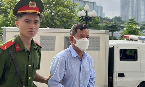Nhận hối lộ chục tỉ đồng, cựu giám đốc sở ở Quảng Ngãi khai dùng 40.000 USD xây nhà cho người nghèo