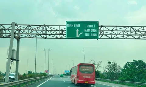 Cao tốc Bắc Nam có nhiều biển báo chỉ đến địa danh không còn tồn tại
