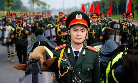 Theo chân Cảnh sát cơ động Kỵ binh luyện tập cho Quốc khánh 2/9: Một buổi huấn luyện có gì đặc biệt?