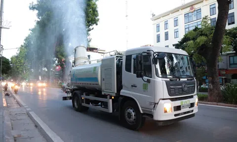 Cận cảnh "pháo xa sương mù" hoạt động trên các tuyến phố Hà Nội