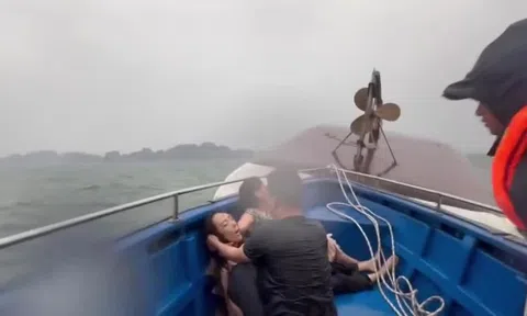 Cận cảnh cứu hộ tàu lật trên vịnh Hạ Long, đã cứu được 12 người, vớt 3 thi thể