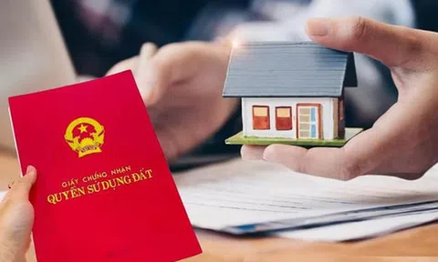Sang tên Sổ đỏ cho con thì tặng cho hay để thừa kế có lợi hơn?