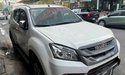 Nha Trang: Tìm chủ nhân chiếc ô tô đậu trước chung cư cả năm