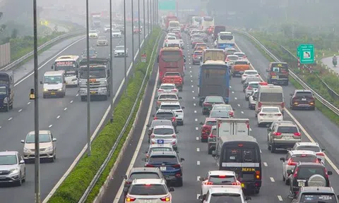 Cục CSGT đề xuất phân làn cấm xe tải đi vào làn sát dải phân cách trên cao tốc