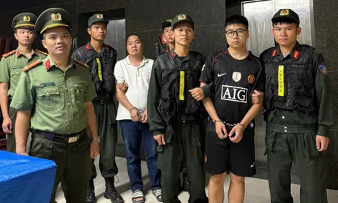 Hình ảnh khám xét khẩn cấp 'hang ổ' lừa đảo hàng tỷ USD của 'ông trùm' Nguyễn Văn Hạ tại 3 tỉnh thành