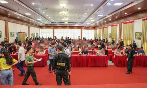 Hàng trăm cảnh sát khám xét nơi tổ chức hội thảo ở Hà Nội, bắt "ông trùm" Nguyễn Chánh Đáng