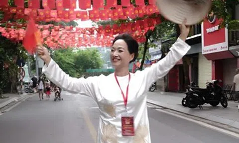 NSND Lê Khanh, BTV Hoài Anh VTV xúc động ngày hợp luyện diễu binh mừng 2/9