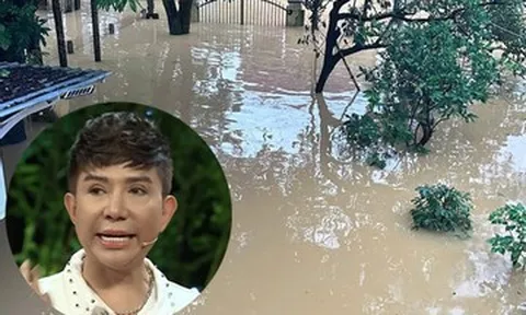 Mưa một ngày ở Huế cao kỷ lục, ca sĩ Long Nhật ôm cha co ro trong bóng tối