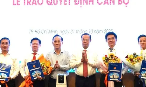 UBND TP HCM điều động, bổ nhiệm nhiều cán bộ lãnh đạo