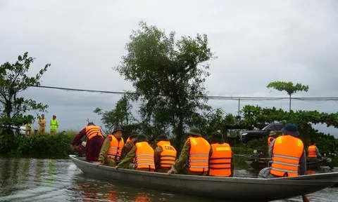 Mưa lũ lịch sử ở miền Trung làm 22 người chết, mất tích